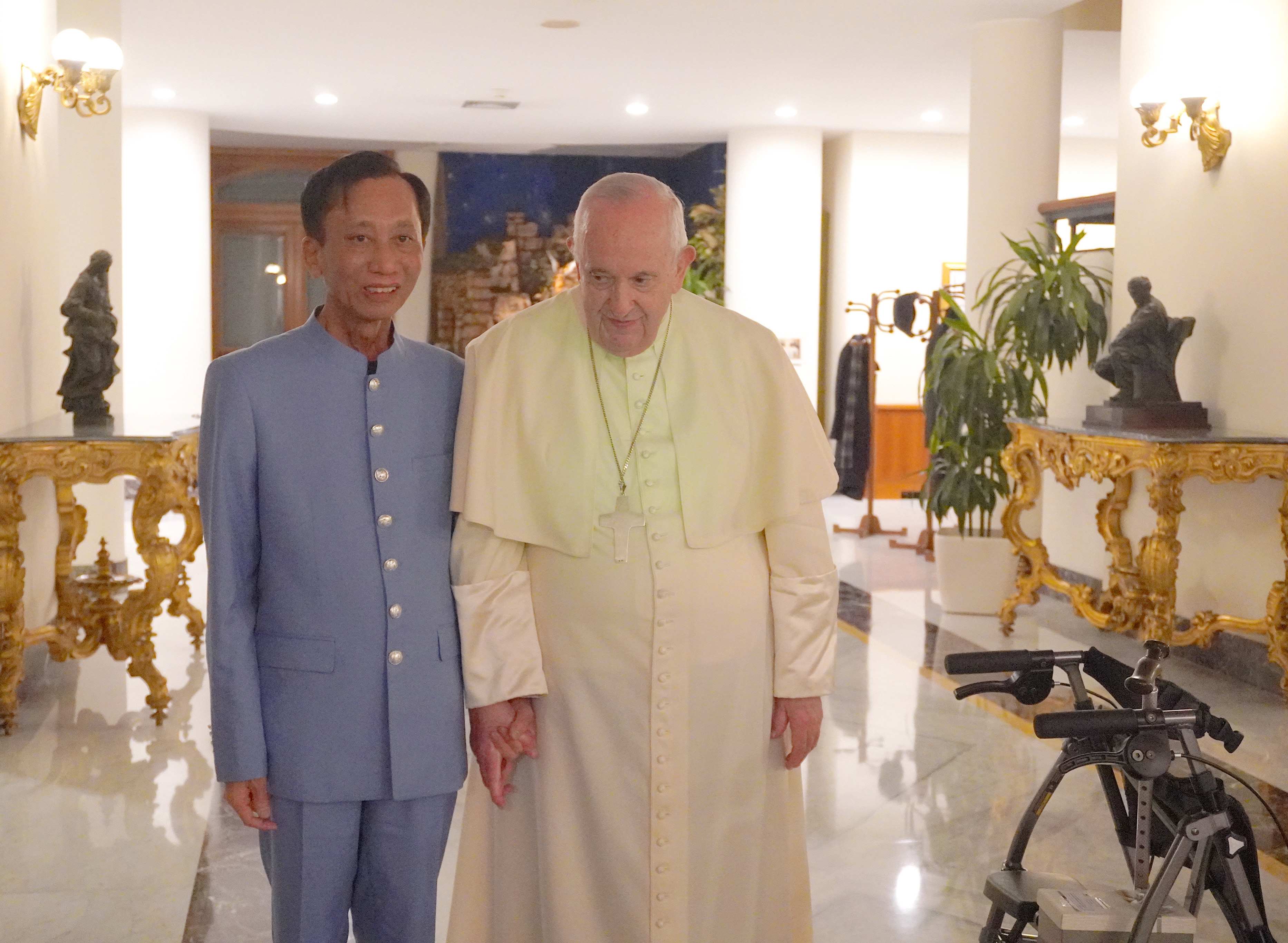 “Để mọi người sống trên đất nước mình luôn cảm thấy  hạnh phúc, yêu thương nhau”